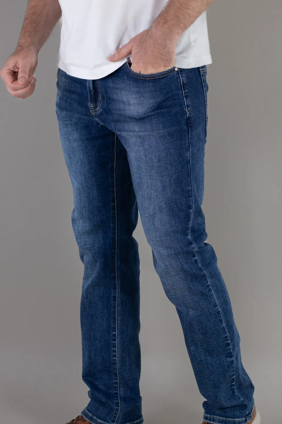 Blugi barbati albastru închis regular fit [4]