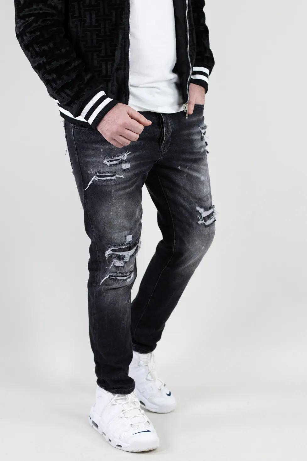 Blugi barbati din denim negru prespalat, cu rupturi acoperite [6]