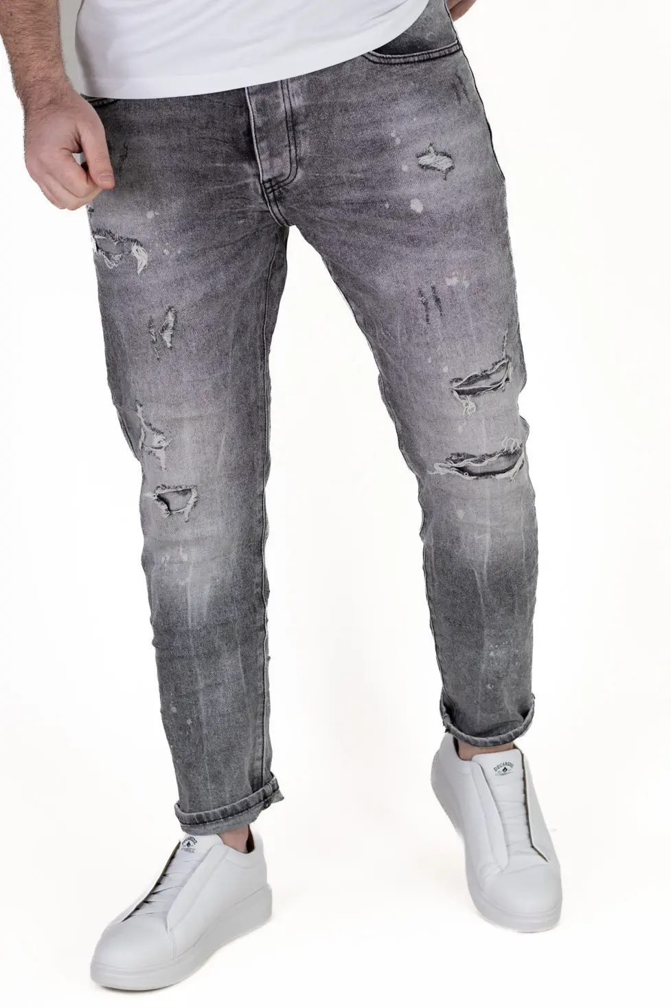 Blugi barbati slim fit gri cu rupturi si pete de vopsea [3]