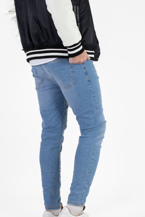 Blugi slim fit albastru deschis cu mici ciupituri [3]