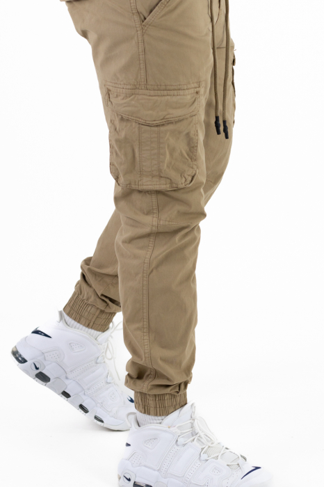 Pantaloni bej cargo cu buzunare slim fit [5]
