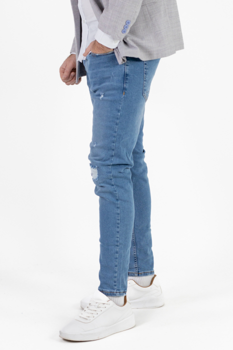 Blugi slim fit albastru deschis cu rupturi albe [6]