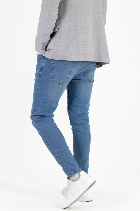 Blugi slim fit albastru deschis cu rupturi albe [9]