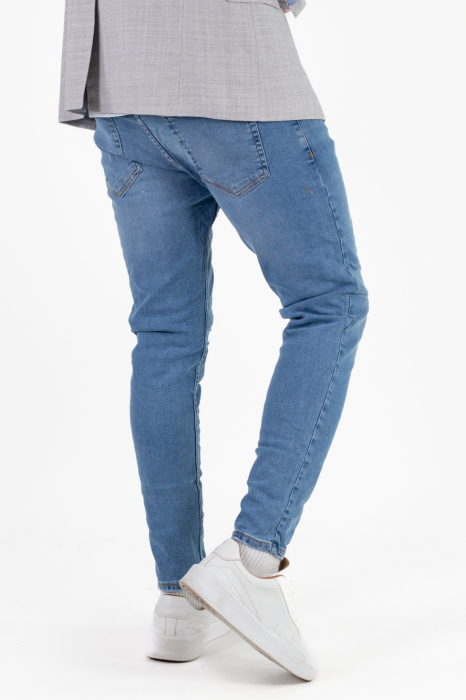 Blugi slim fit albastru deschis cu rupturi albe [7]