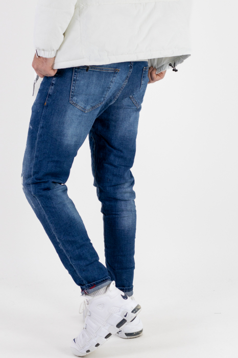 Blugi slim fit cu rupturi cusute [5]