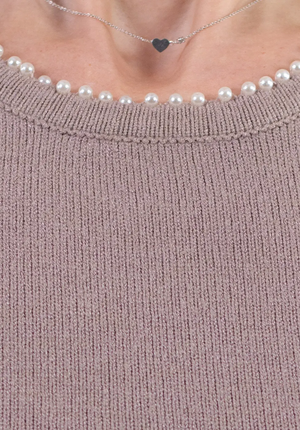 Bluză din tricot cu perle la guler – eleganță, stil și confort feminin [4]