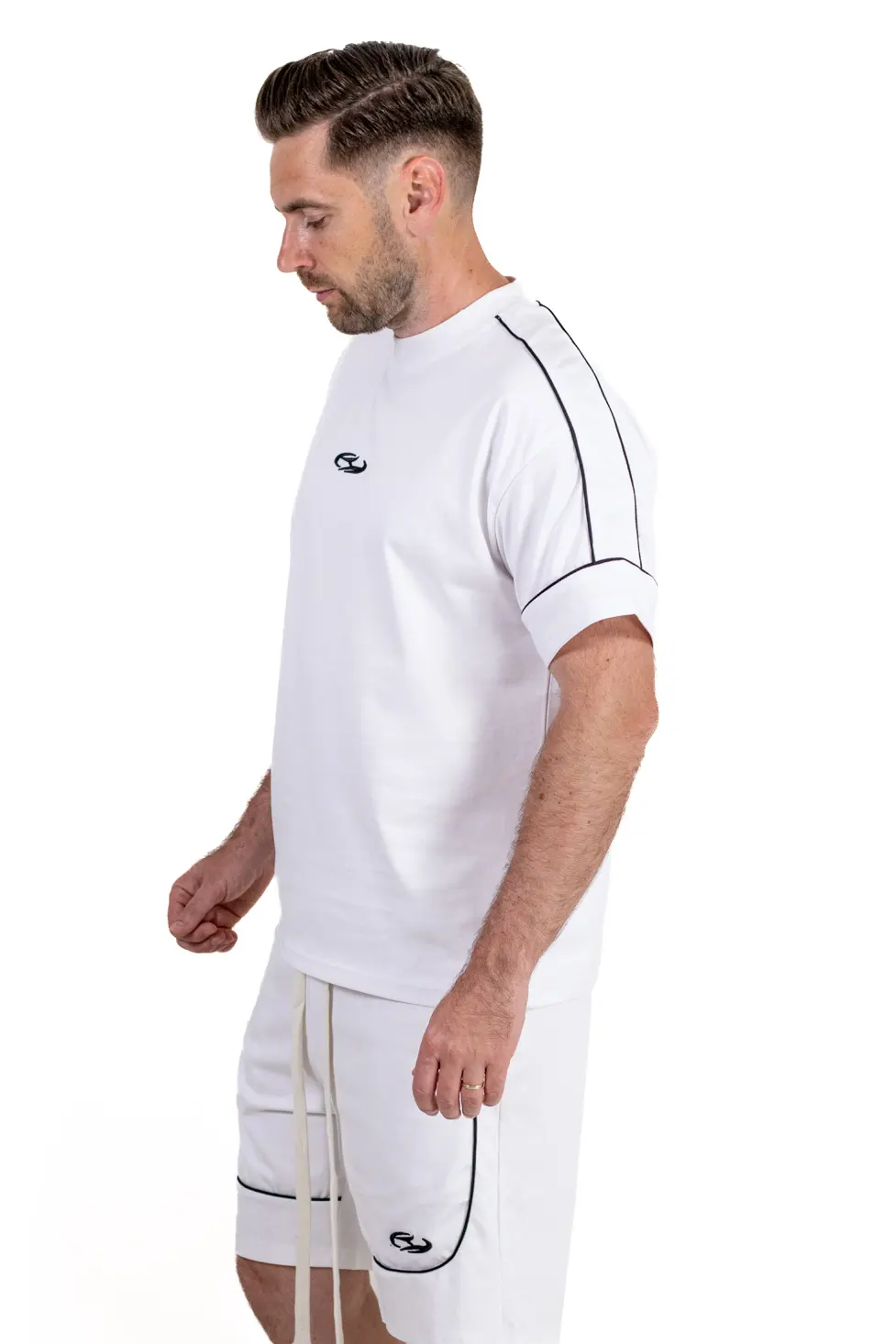 Compleu alb premium urban pentru barbati – Tricou oversize și pantaloni scurti [3]