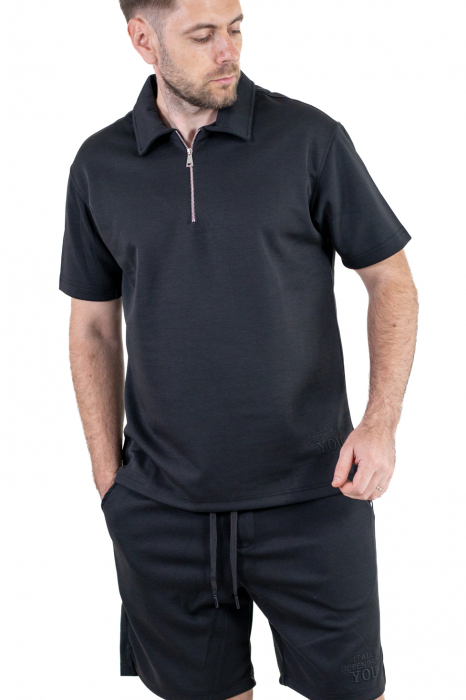 Compleu negru - tricou cu maneca scruta si pantaloni scurti [3]