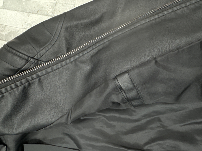Geaca eco-piele neagra simpla [2]