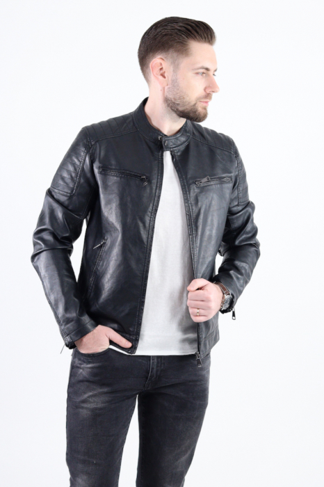 Geaca neagra piele eco barbati cu buzunare [3]