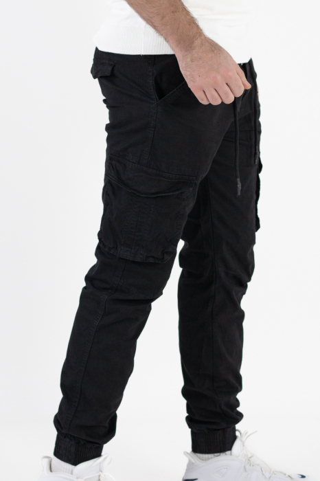 Pantaloni negri cargo cu buzunare slim fit [4]