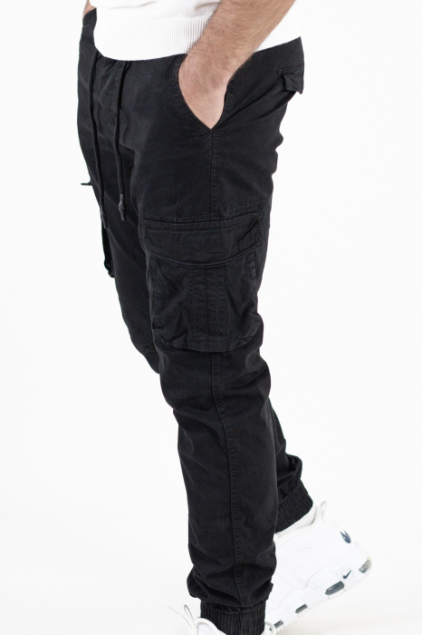 Pantaloni negri cargo cu buzunare slim fit [8]