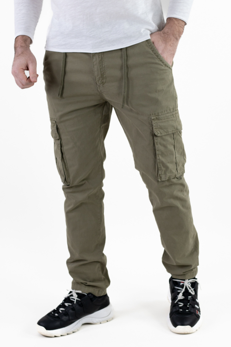 Pantaloni verzi cargo cu buzunare regular fit [2]