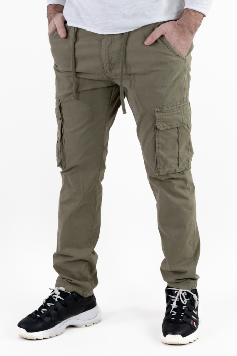 Pantaloni verzi cargo cu buzunare regular fit [8]