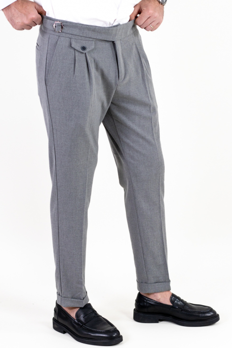 Pantaloni gri eleganti cu pense [10]