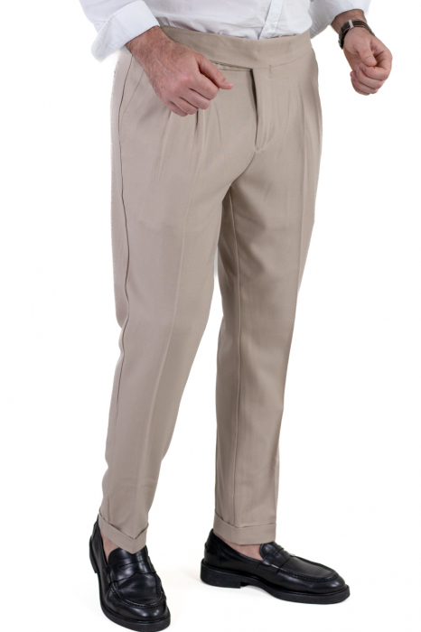 Pantaloni crem eleganti cu pense [9]