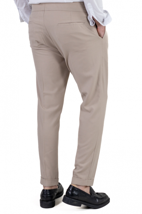 Pantaloni crem eleganti cu pense [3]