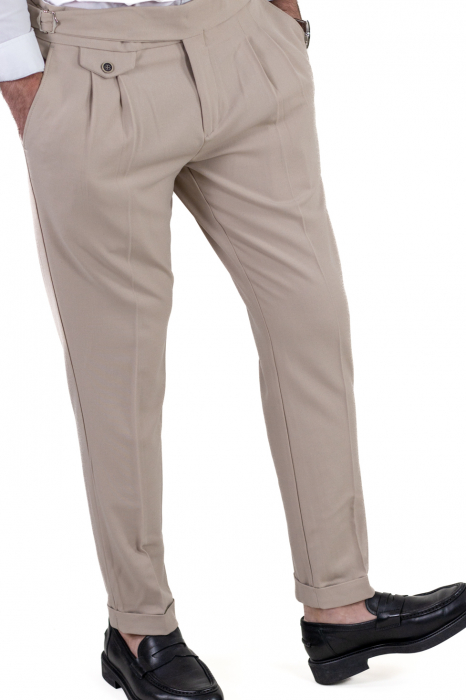 Pantaloni crem eleganti cu pense [5]