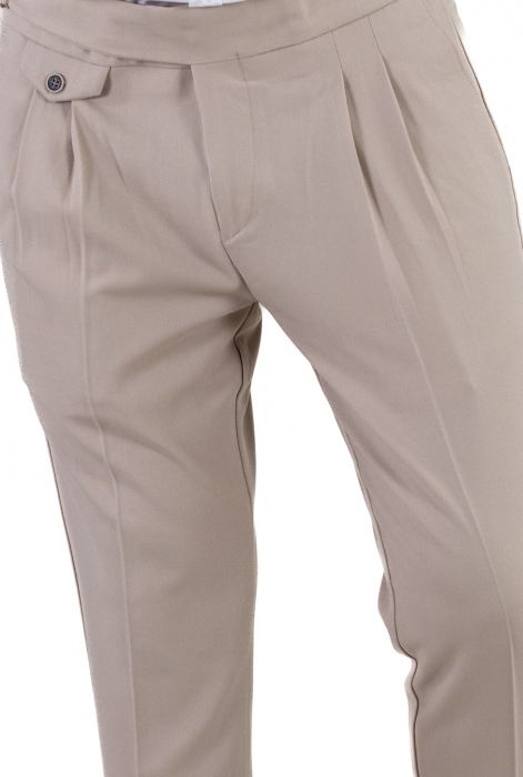 Pantaloni crem eleganti cu pense [2]