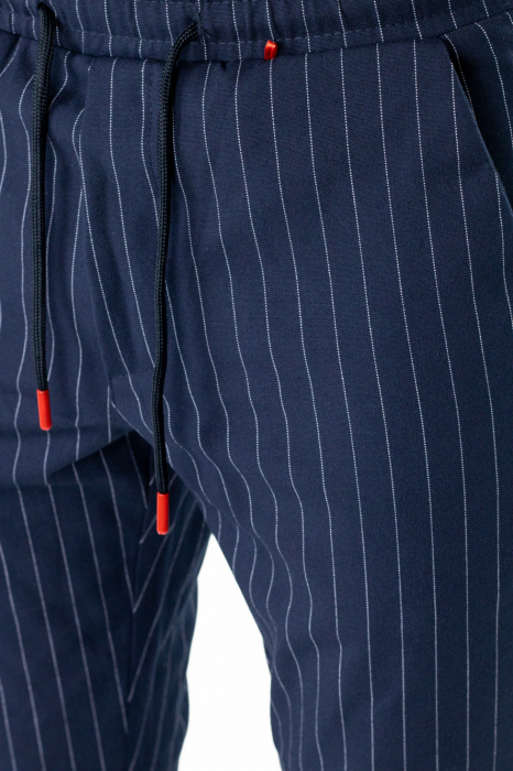Pantaloni bleumarin casual cu dungi albe [11]