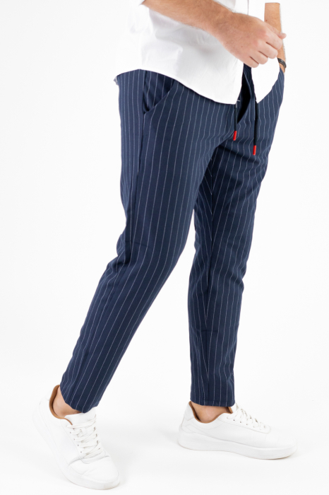 Pantaloni bleumarin casual cu dungi albe [9]