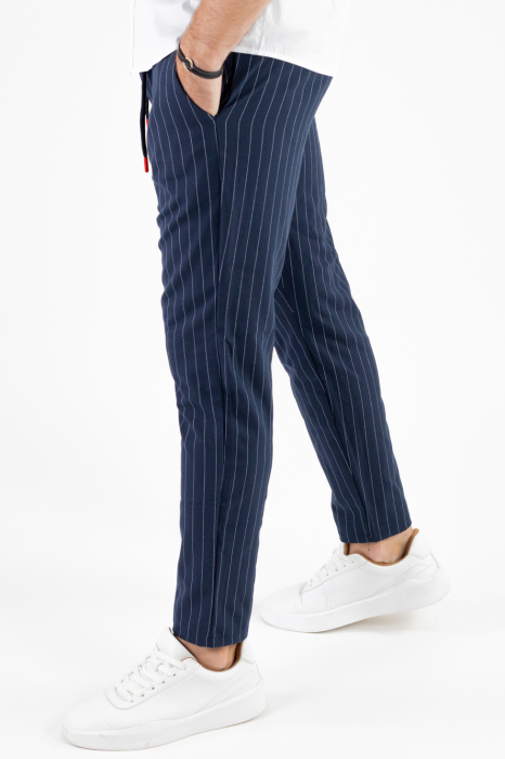 Pantaloni bleumarin casual cu dungi albe [4]