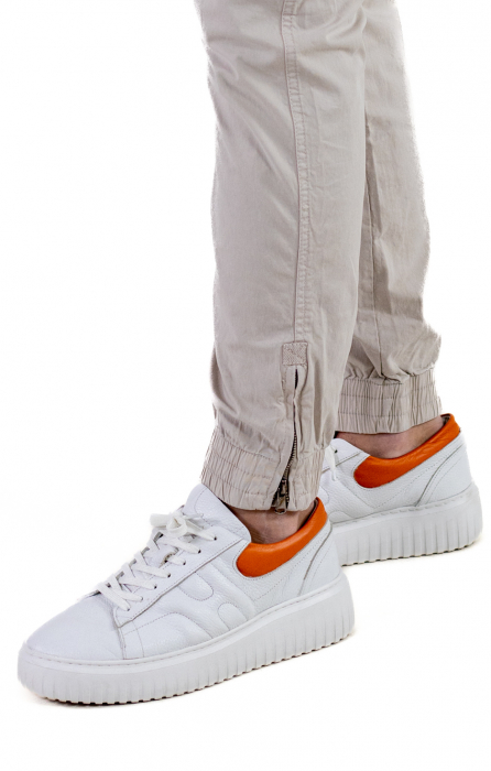 Pantaloni gri cu buzunare slim fit si fermoar la glezna [2]