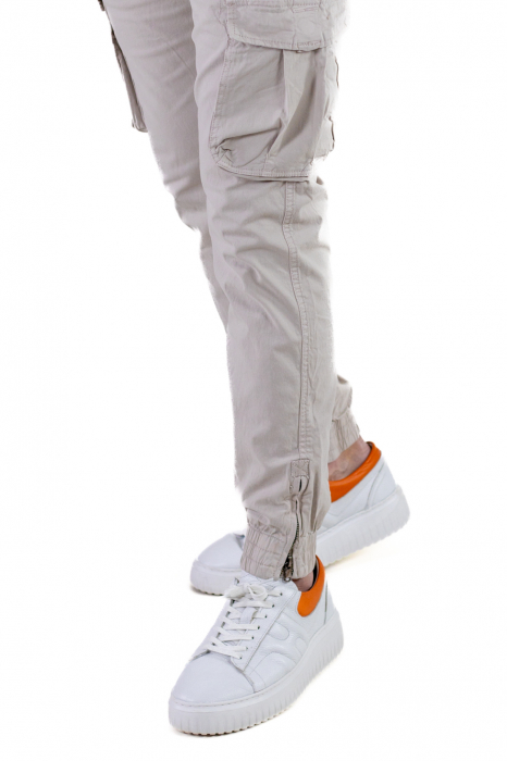 Pantaloni gri cu buzunare slim fit si fermoar la glezna [10]