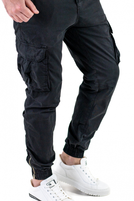 Pantaloni negri cu buzunare slim fit si fermoar la glezna [5]