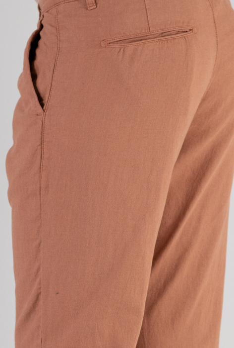 Pantaloni lungi din in regular fit caramizii clasici [9]
