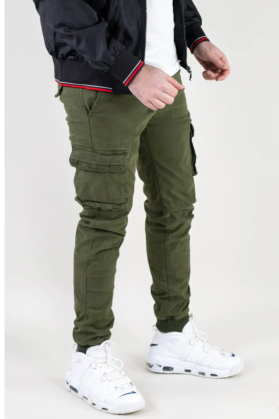 Pantaloni cargo cu buzunare slim fit verzi [4]