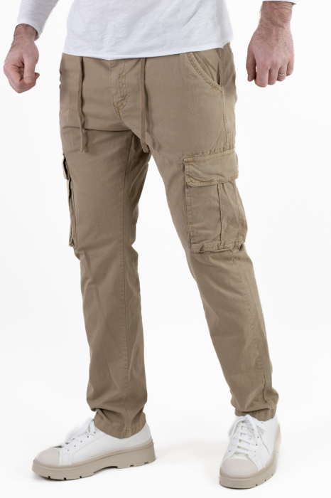 Pantaloni bej cargo cu buzunare regular fit [4]