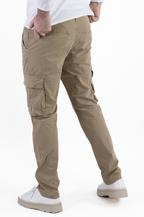 Pantaloni bej cargo cu buzunare regular fit [8]