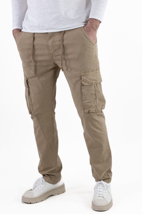 Pantaloni bej cargo cu buzunare regular fit [7]