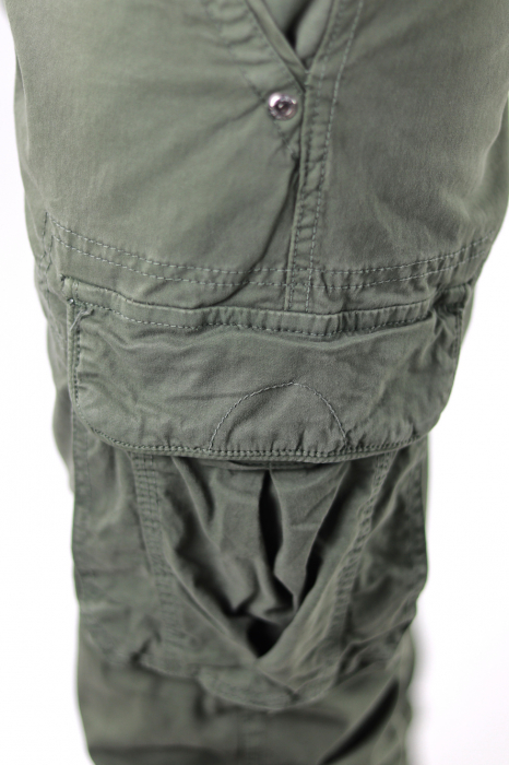 Pantaloni verzi cu buzunare cargo [6]