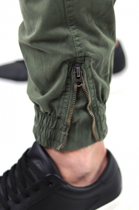 Pantaloni verzi cu buzunare cargo [7]