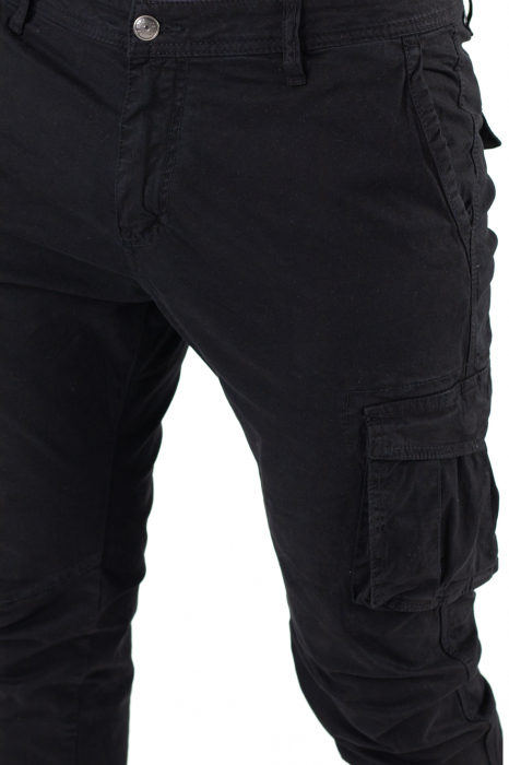 Pantaloni negri cu buzunare cargo si fermoar la glezna [6]
