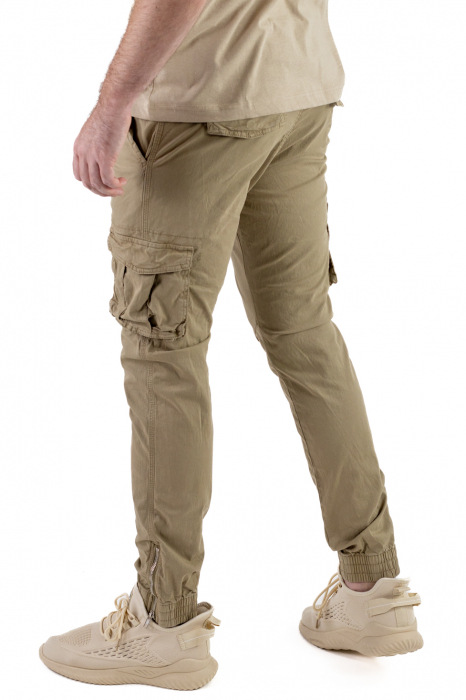 Pantaloni bej cu buzunare cargo si fermoar la glezna [5]