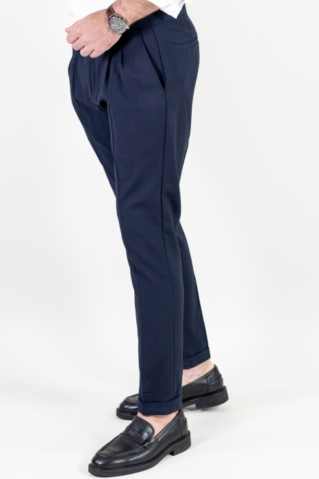 Pantaloni bleumarin eleganti cu pense [10]