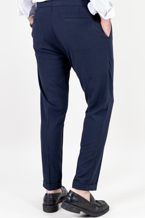 Pantaloni bleumarin eleganti cu pense [7]