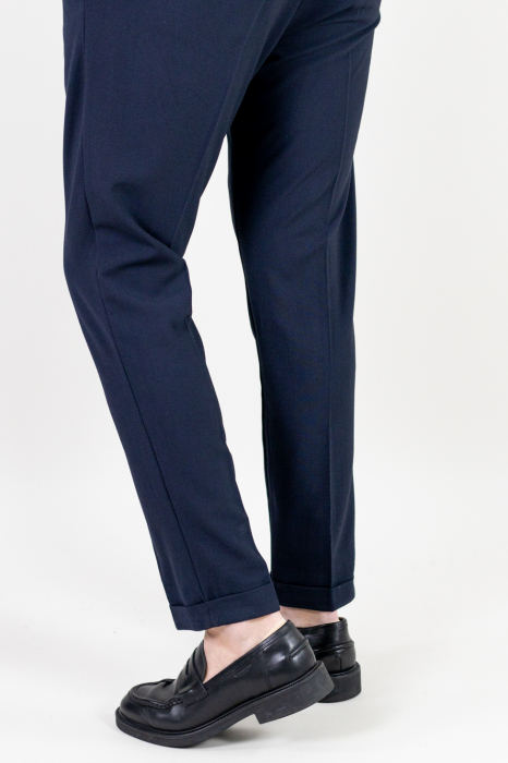 Pantaloni bleumarin eleganti cu pense [6]