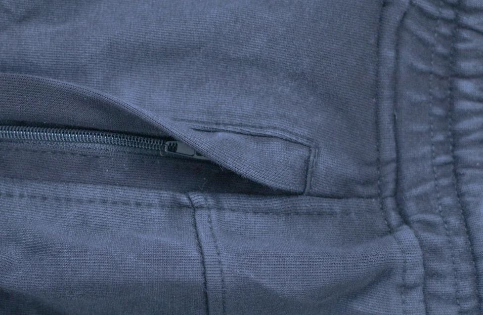 Pantaloni negri scurți bărbați – casual, sport, buzunare fermoar [5]