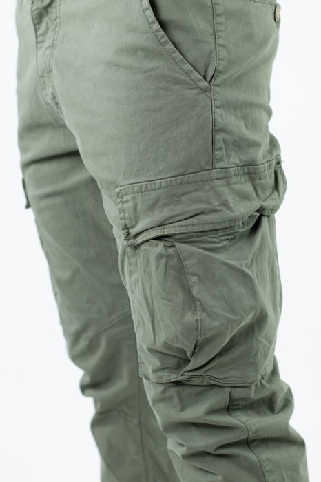 Pantaloni verzi cu buzunare cargo [2]
