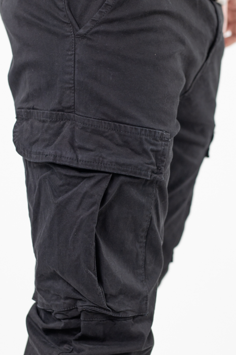 Pantaloni negri cu buzunare cargo [8]