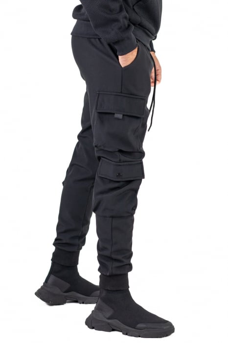 Pantaloni negri cargo vatuiti barbati [9]