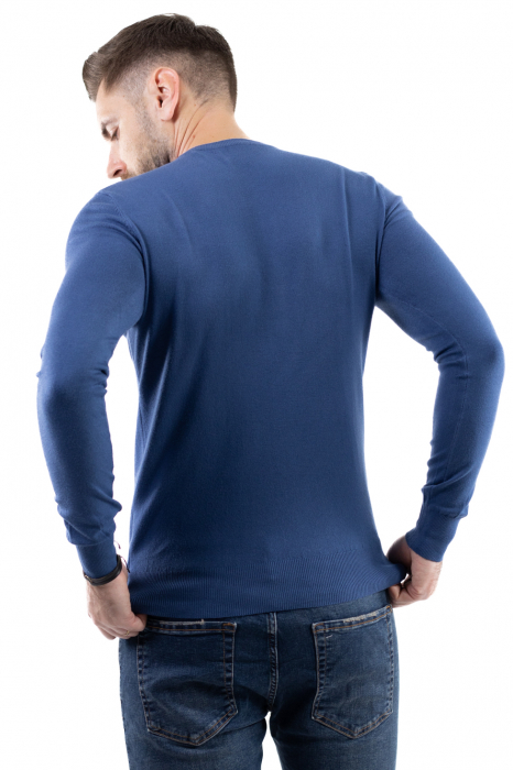 Pulover barbati cu guler in V albastru denim [2]