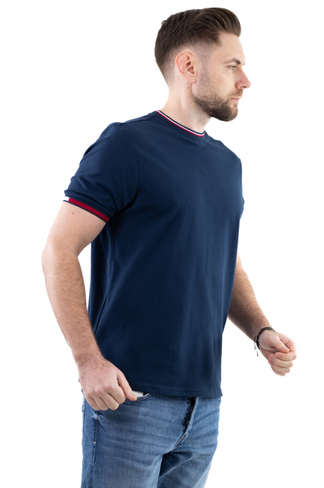 Tricou barbati bleumarin cu detalii la guler si maneci [2]