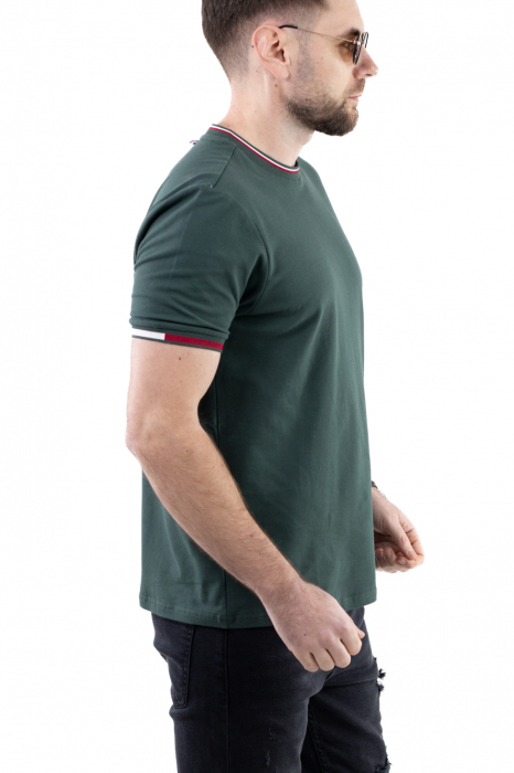 Tricou barbati verde cu detalii la guler si maneci [4]
