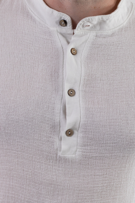 Tricou barbati cu 4 nasturi alb bumbac texturat [2]