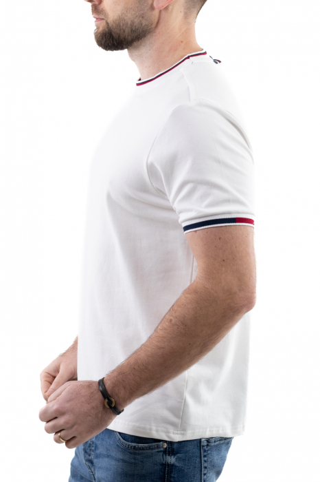 Tricou barbati alb cu detalii la guler si maneci [3]